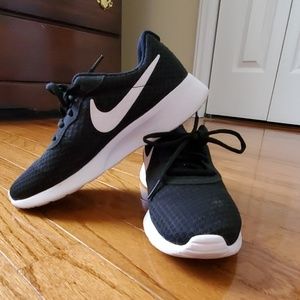 Nike tennis shoes